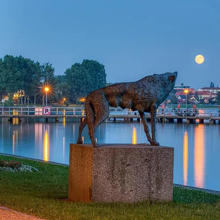 Historischer Kornspeicher Am Stadthafen Waren (Mueritz)